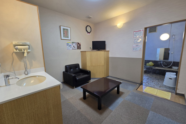 家族風呂(脱衣所兼部屋)