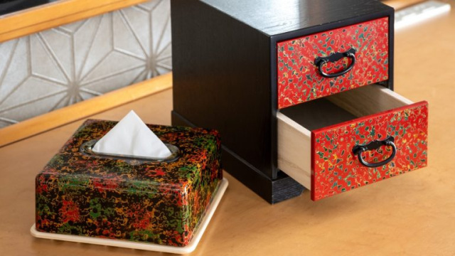 伝統工芸品「津軽塗り」の小物があるお部屋も