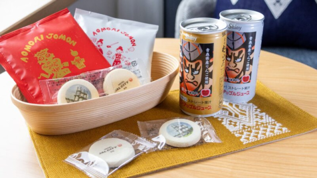 リニューアルした客室では青森県産リンゴジュースとホテル特製クッキーでお出迎え