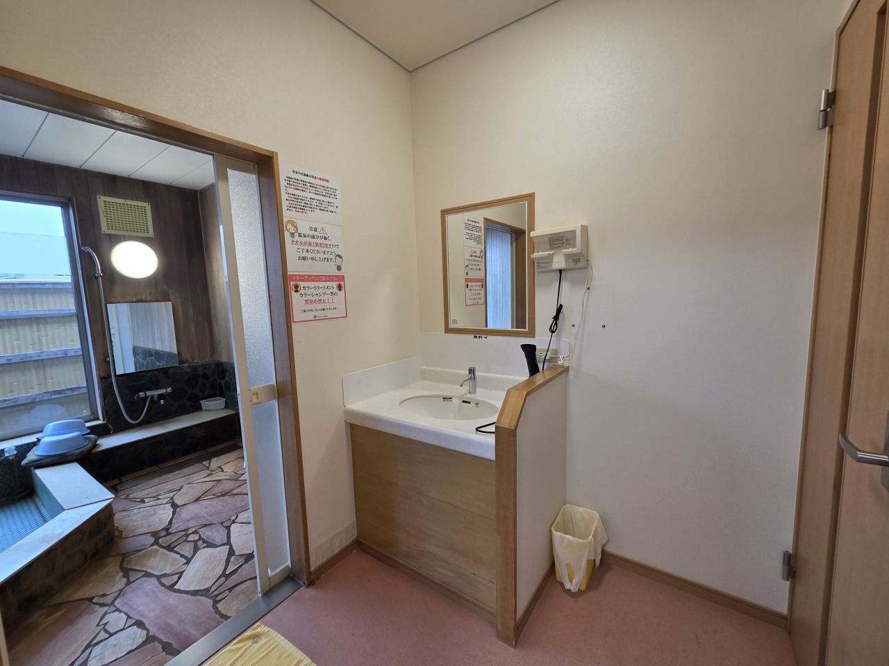 家族風呂 内湯のみ(脱衣所)