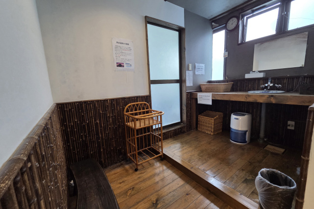 家族風呂 黒侘助（脱衣所）