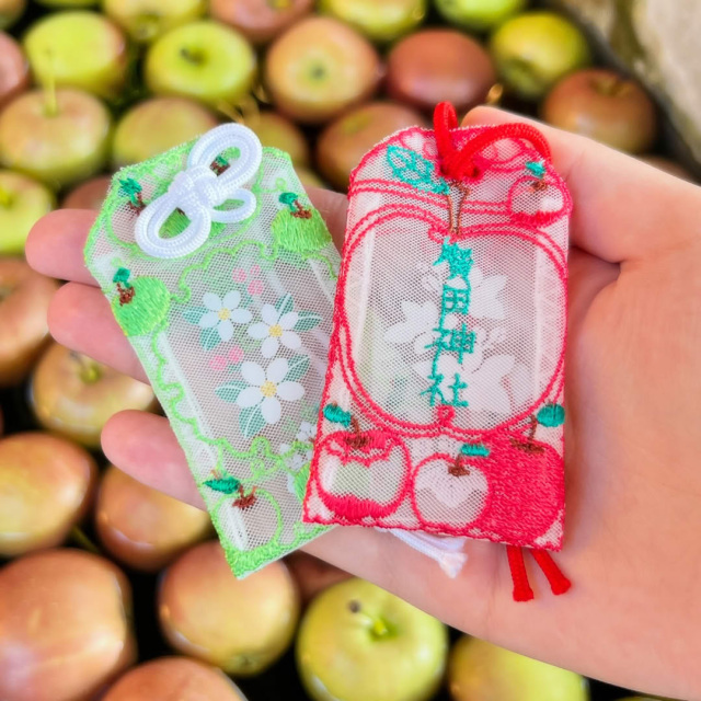 りんごお守り(赤・青)