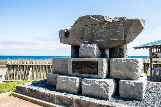 碑の岬 太宰治文学碑