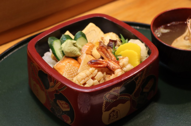 Not a fan of raw fish? Try Aomori’s cooked seafood rice bowls!