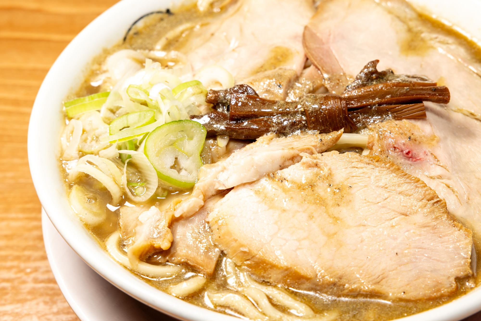 HIKAKINさんが紹介！青森に来たら食べたい煮干しラーメンの魅力