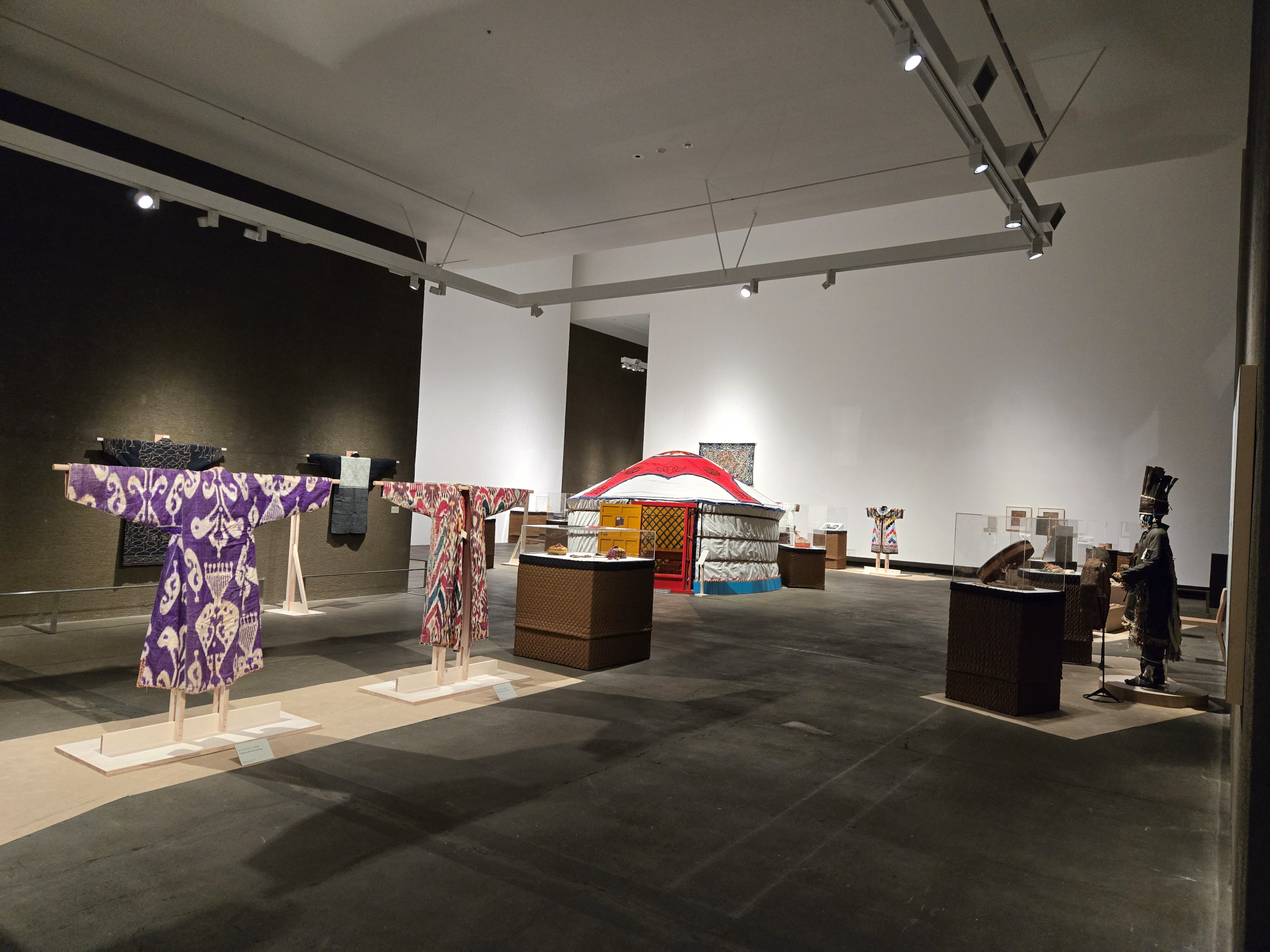青森県立美術館開館20 周年「装飾する魂　ユーロ=アジア世界をつなぐ文様の宇宙―縄文、ケルトから、ねぶたまで」