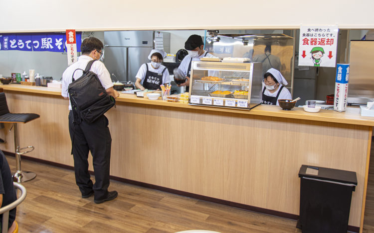 店内の厨房カウンター