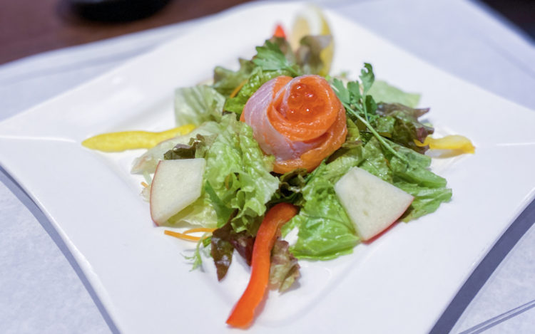 あすか鮨グループ店舗のカルパッチョ風サラダ