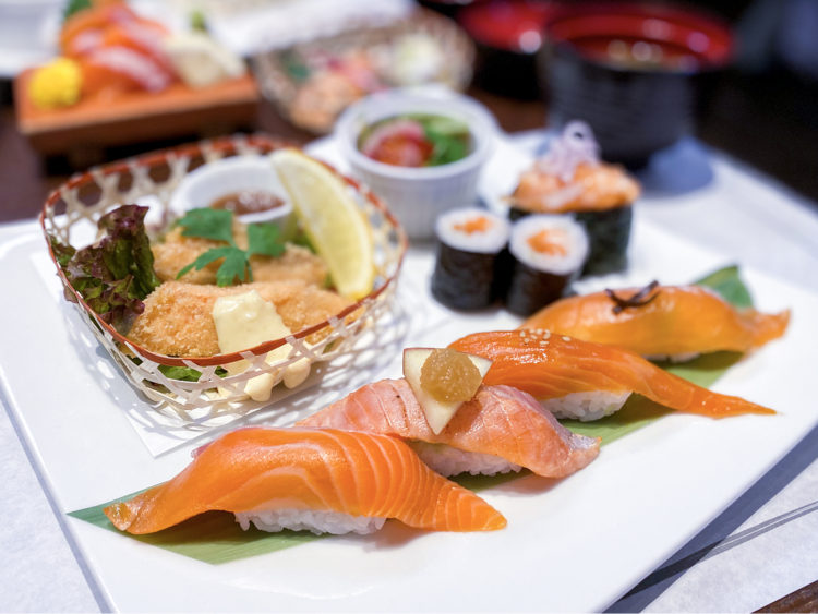 あすか鮨グループ店舗の寿司プレート