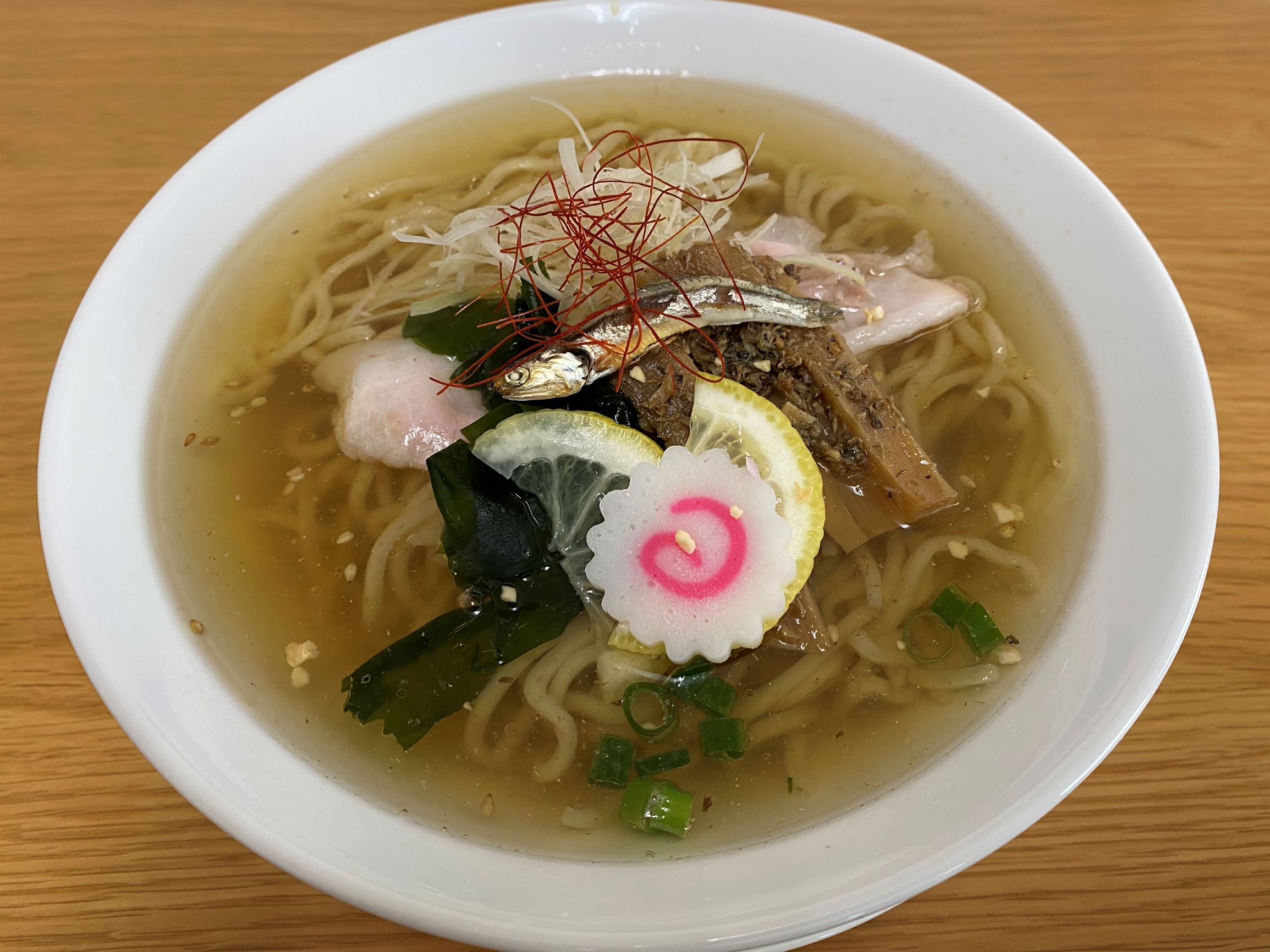 貝潮中華そば（細い麺）　８００円