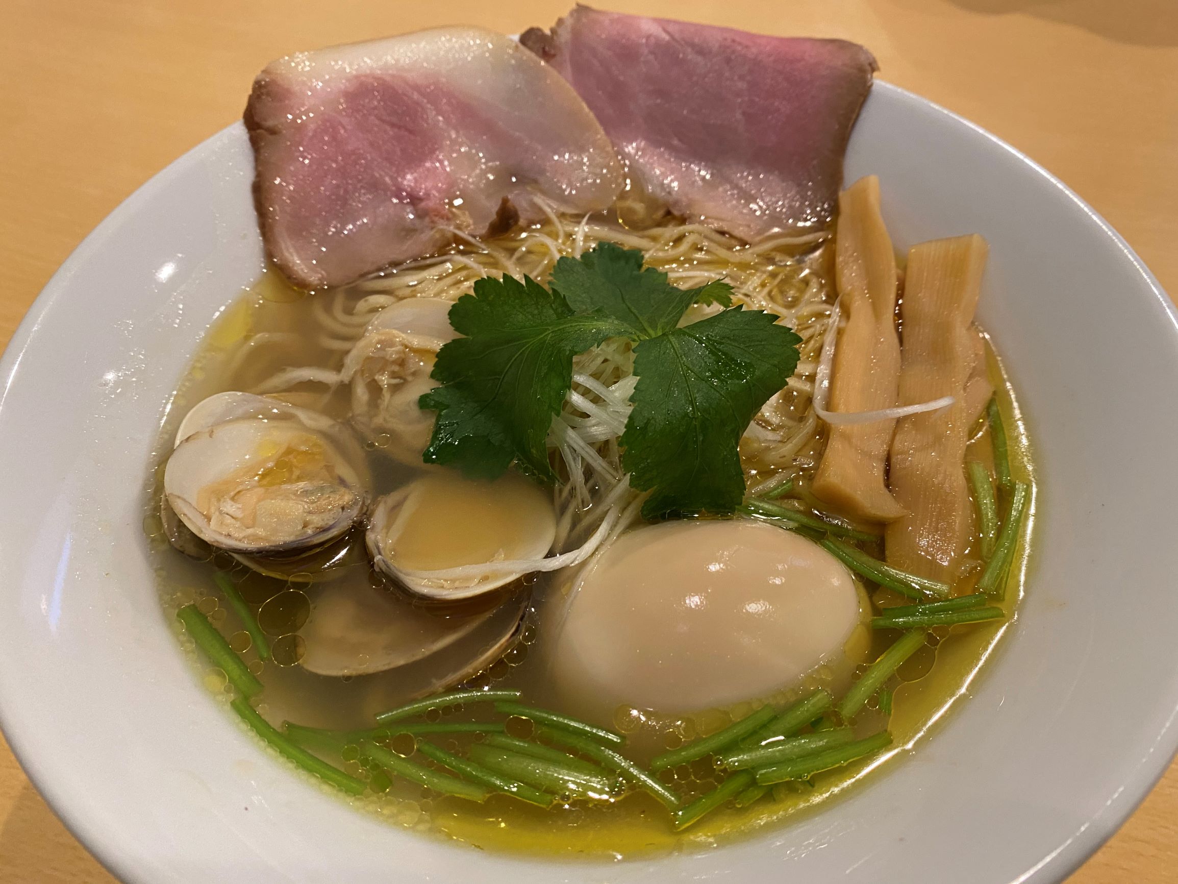 蛤塩そば（味玉トッピング）　１，０８０円