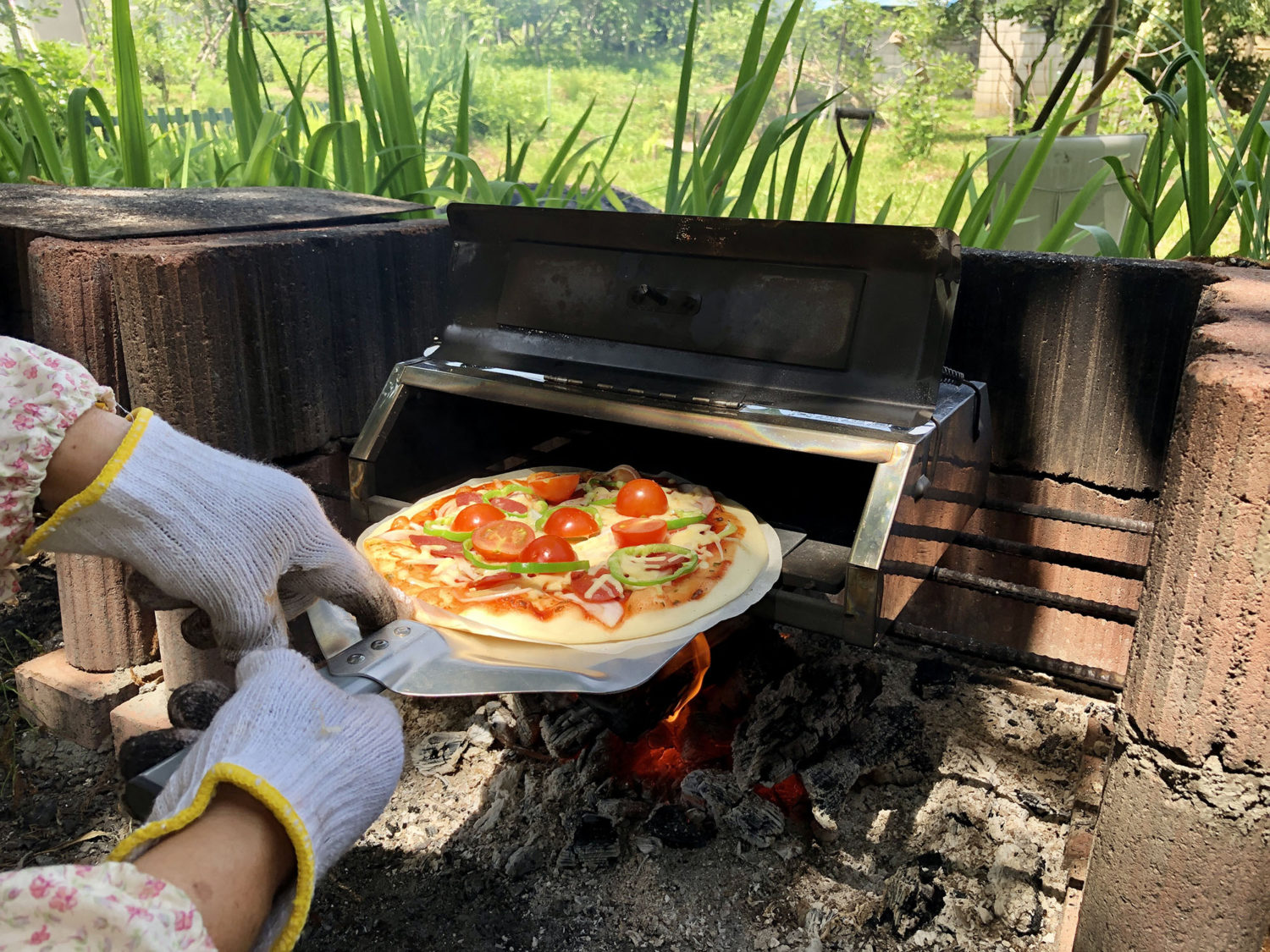 ピザ焼き機で焼きます♪