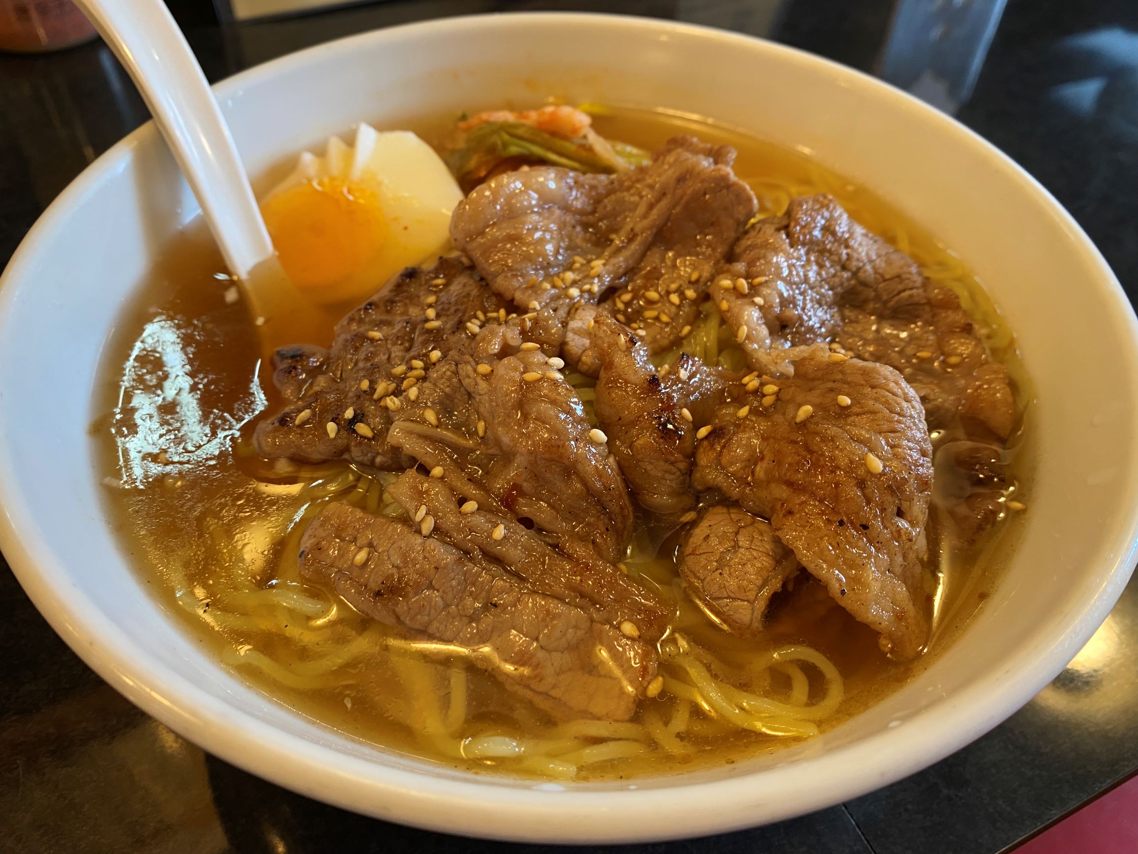 カルビ冷麺　８３０円