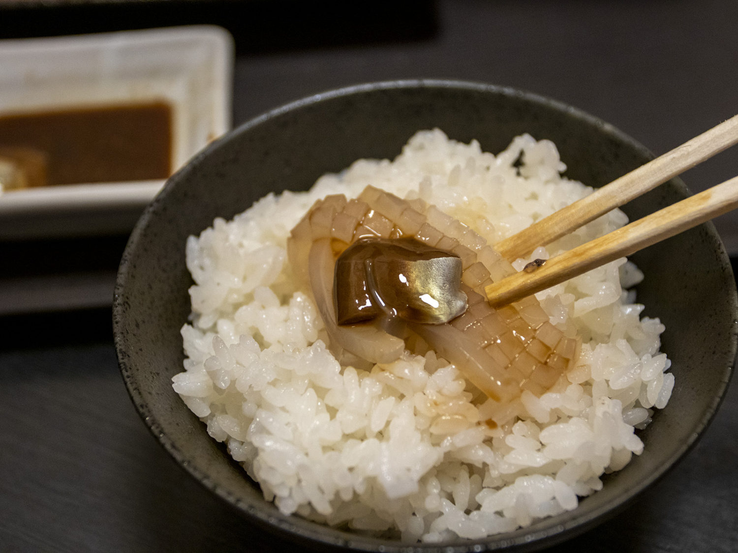 いろり_三沢昼いか_赤とんぼ定食_活イカ刺身_イカ腑醤油_オンザライス