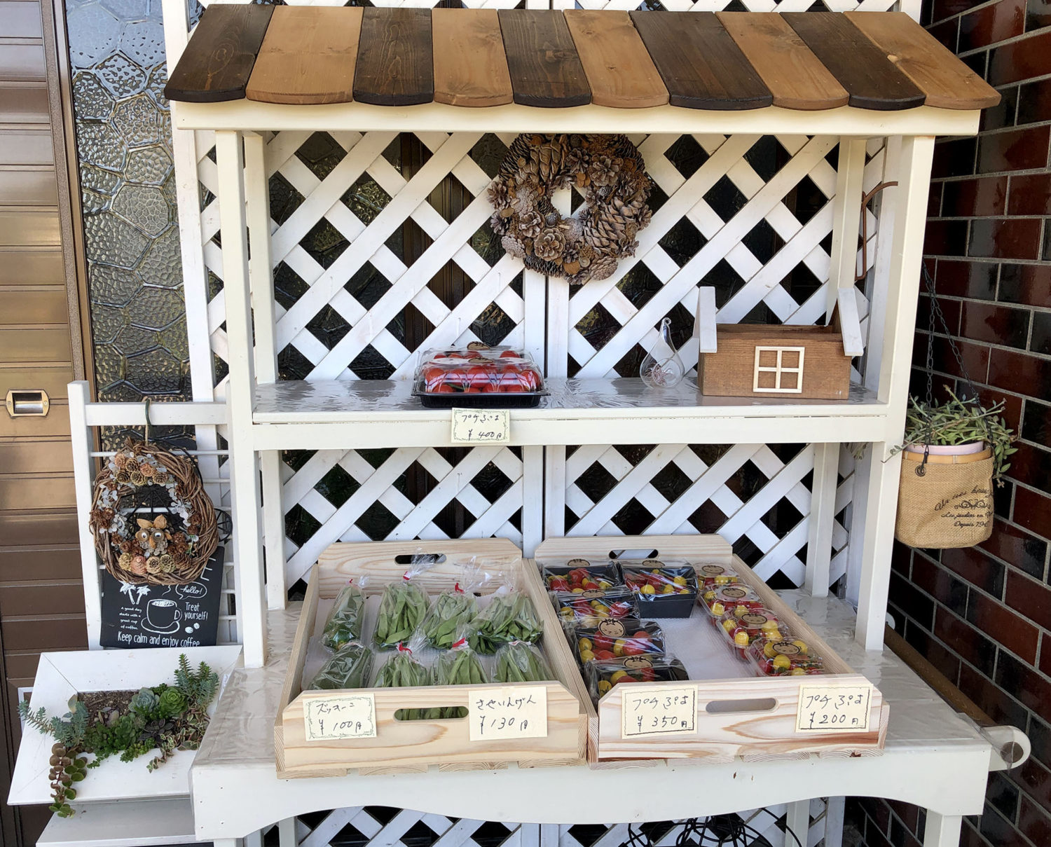 お野菜も売ってます。手作り感が可愛らしい♪