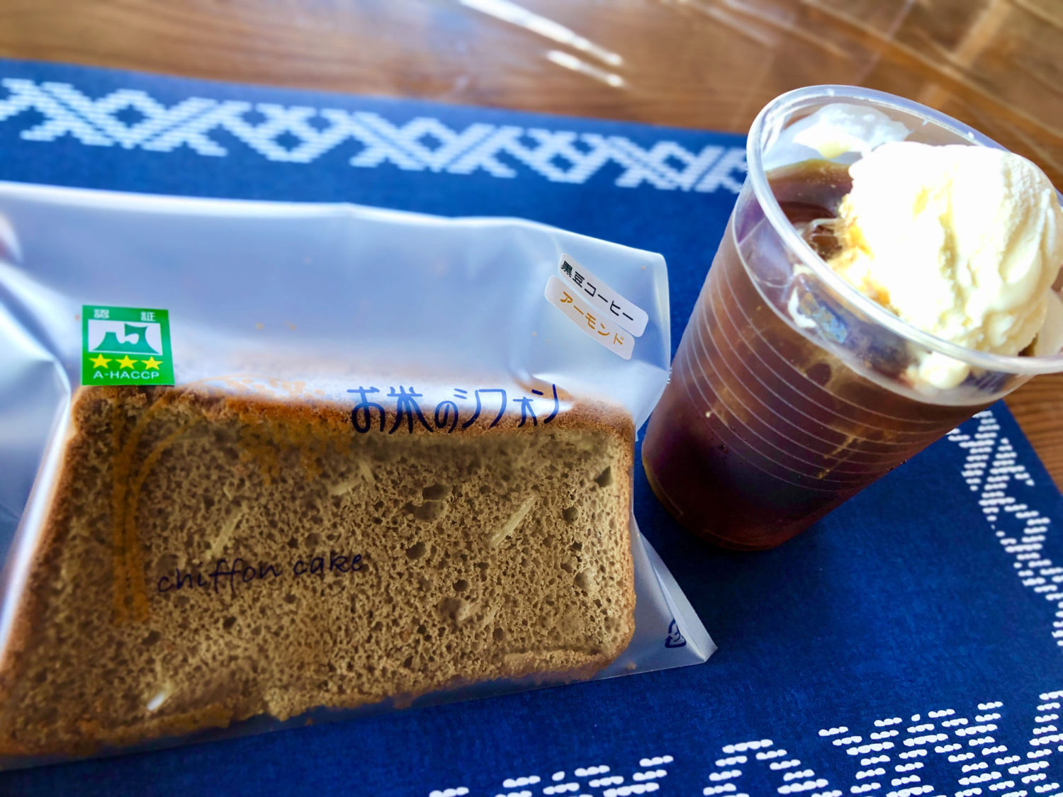 米粉シフォンケーキとフロート