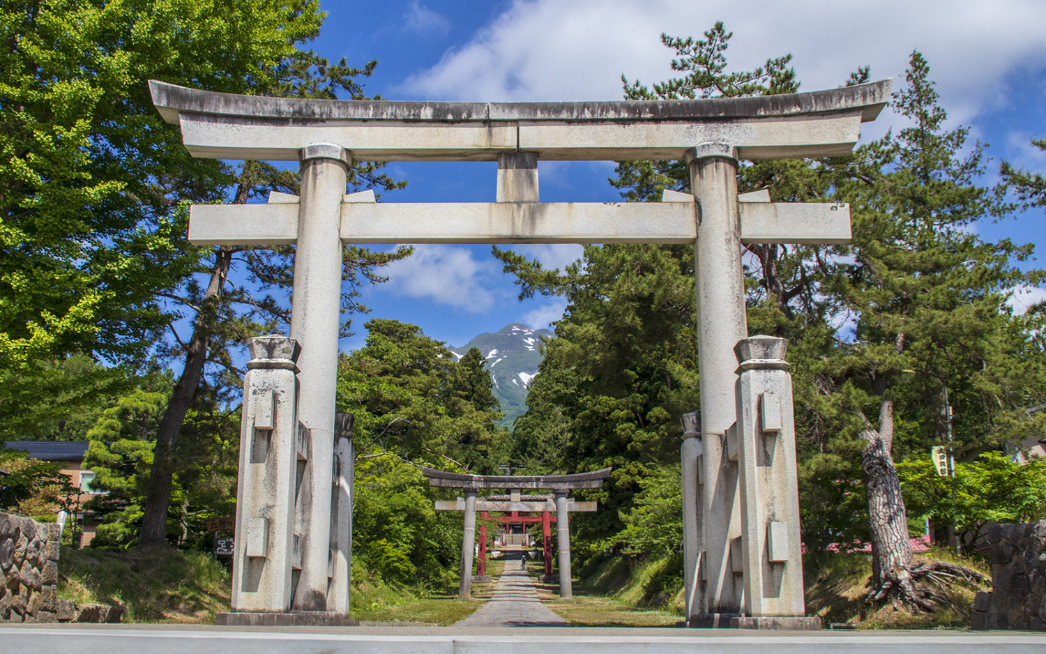 岩木山神社_駐車場から