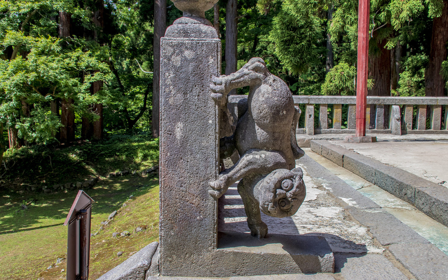 岩木山神社_下向きこま犬