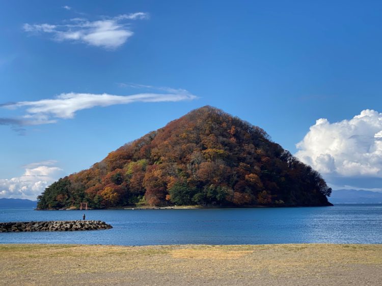 紅葉した湯ノ島