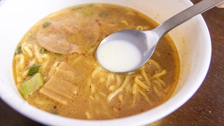 味噌カレーミルクラーメン_牛乳