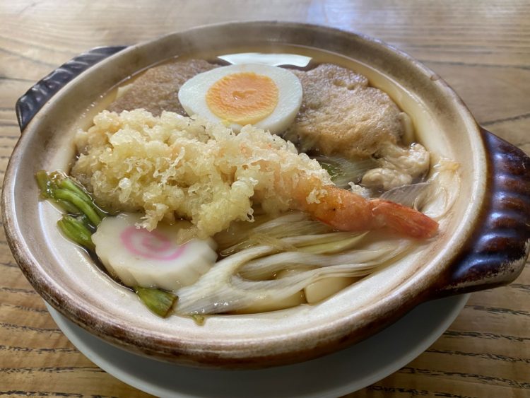 鍋焼きうどん　８００円