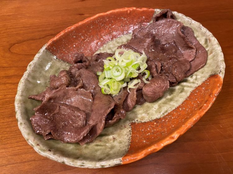 ごま油をかけた、ねぎをのせて