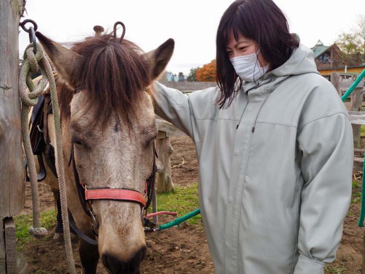 さすがはミステリーハンター！　打ち解け合うのが早い。