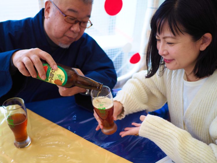 ご当地ビールである「奥入瀬ビール」で乾杯！　