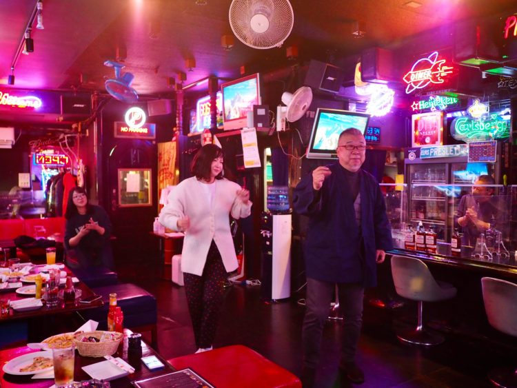 一曲目からスタンダップ！　どんどんヒートアップ！