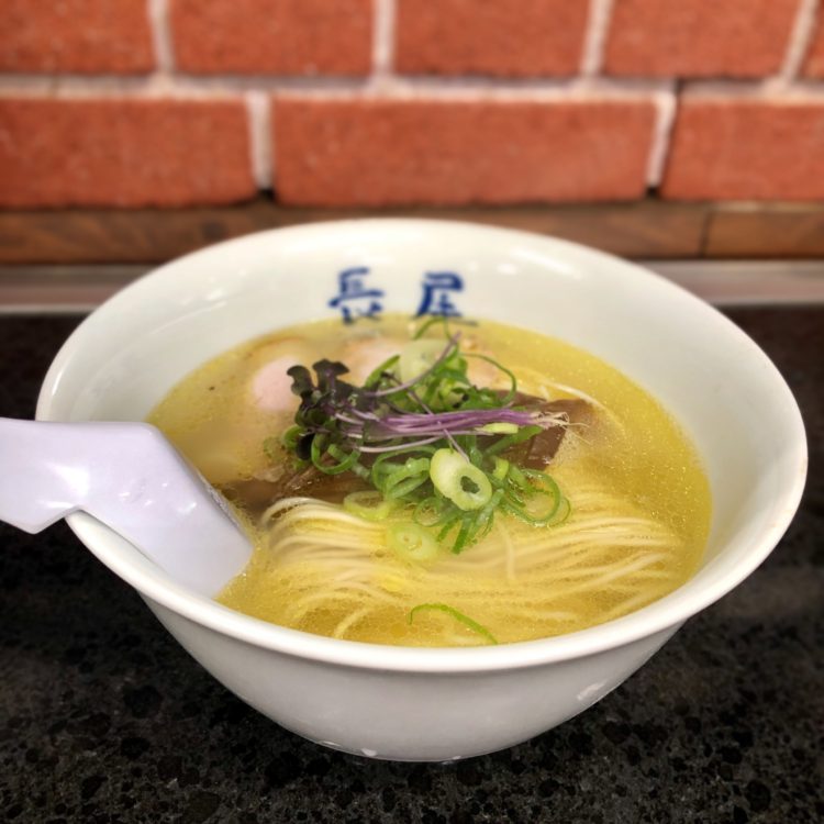 鶏がらスープの塩ラーメン