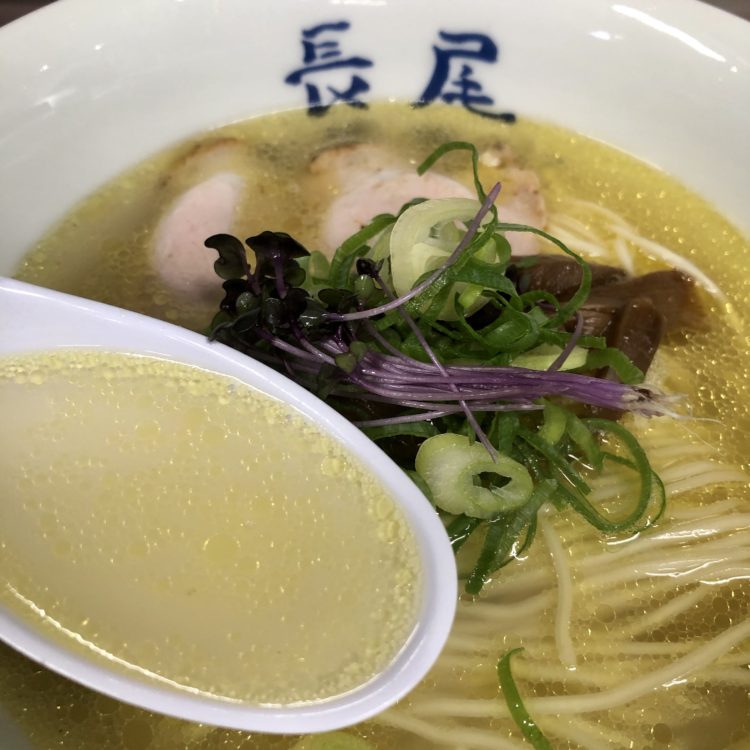 スープには比内地鶏油