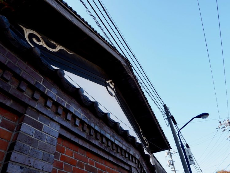 1916年（大正5年）竣工、県内最古の土蔵造りの酒蔵（北蔵）。そこかしこから歴史と風格を感じる。