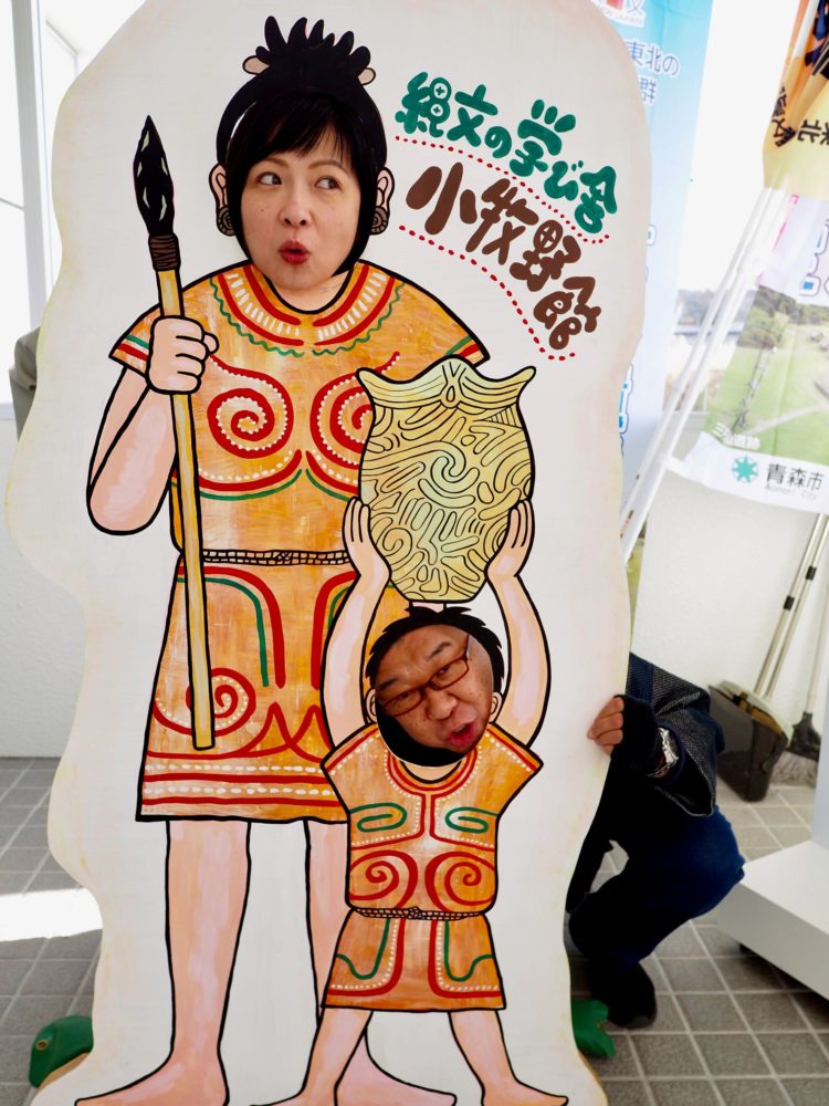 撮らずにはいられないお約束の“顔ハメ看板”から