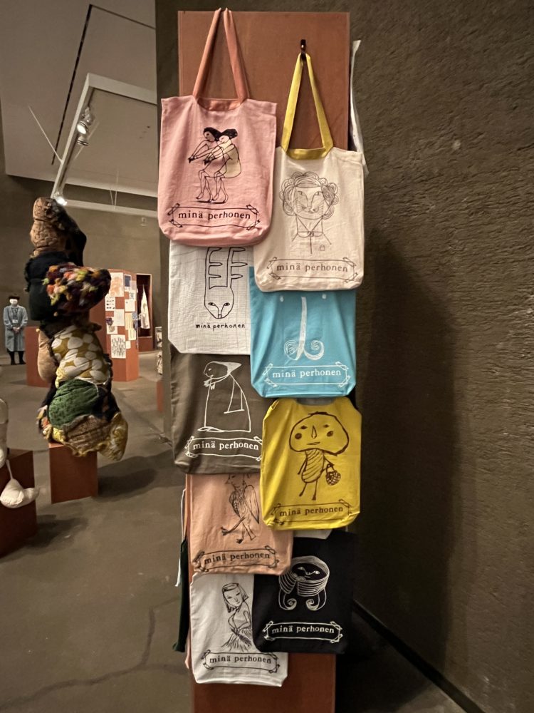 ノベルティバッグの、このゆるいタッチが何とも言えない可愛らしさ。