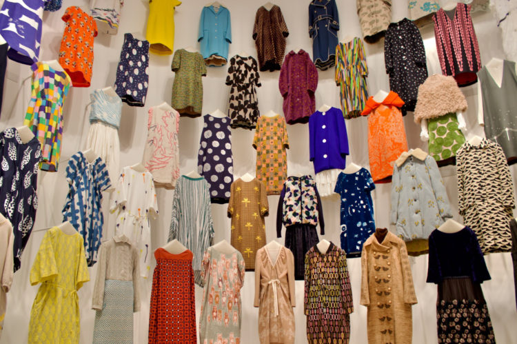デザイン性豊かな服がたくさん！