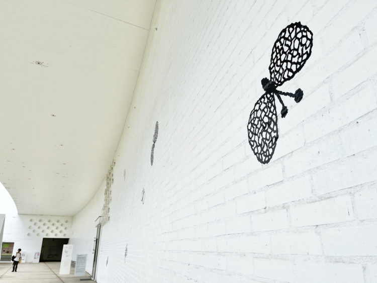 美術館入口にて