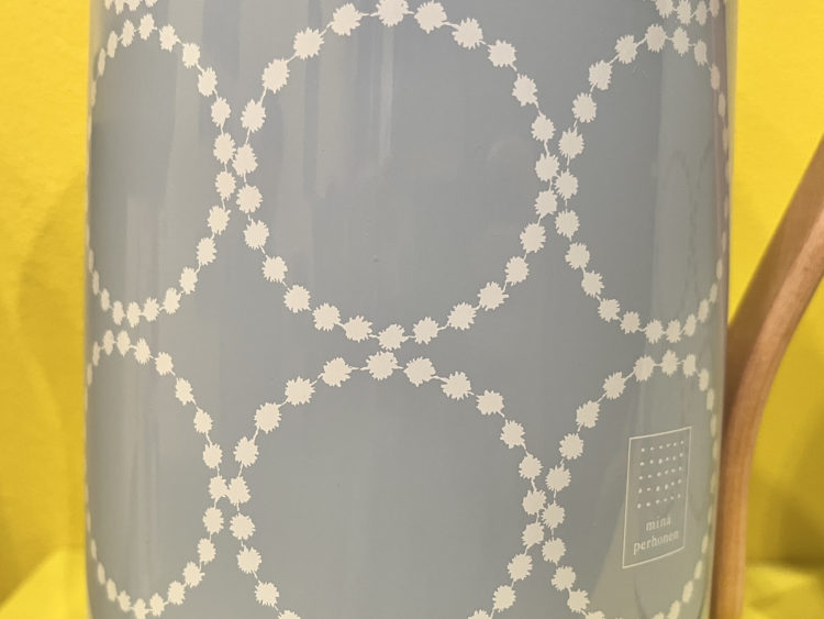 プリントでもお花のような刺繍感がしっかりと表現されています。