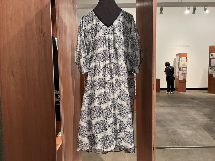 「sometimes lucky」　ひとつの服にひとつの四つ葉のクローバーを見つけることができる幸せ、の意味が込められているんですって。