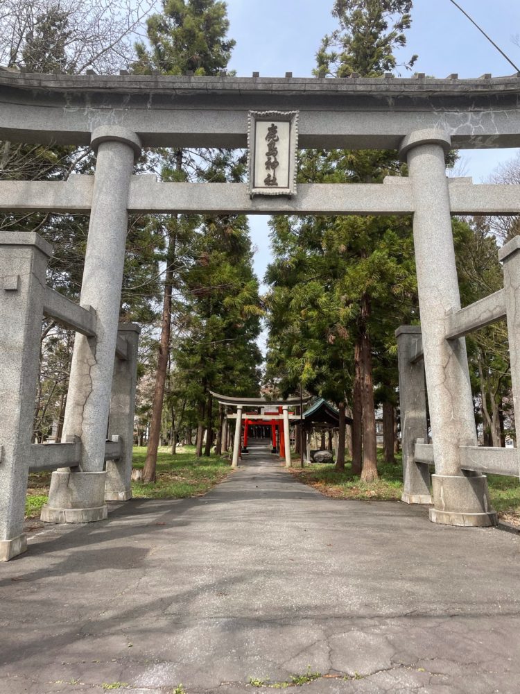 かなり立派な鳥居です。