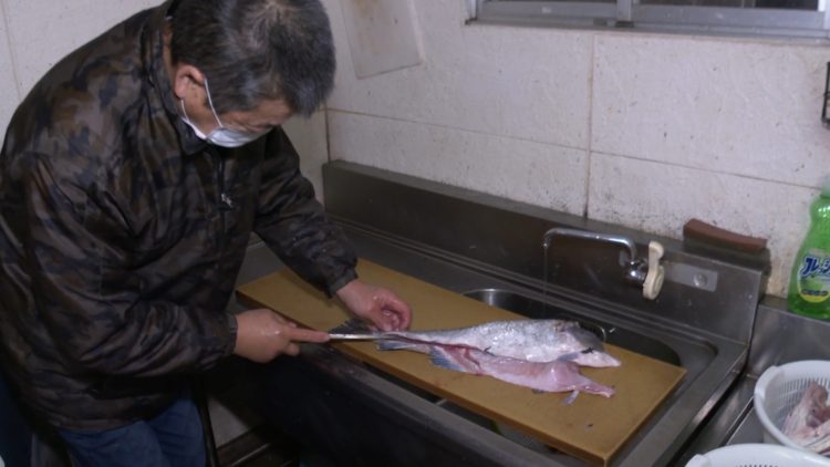 鶴田さんの調理の様子