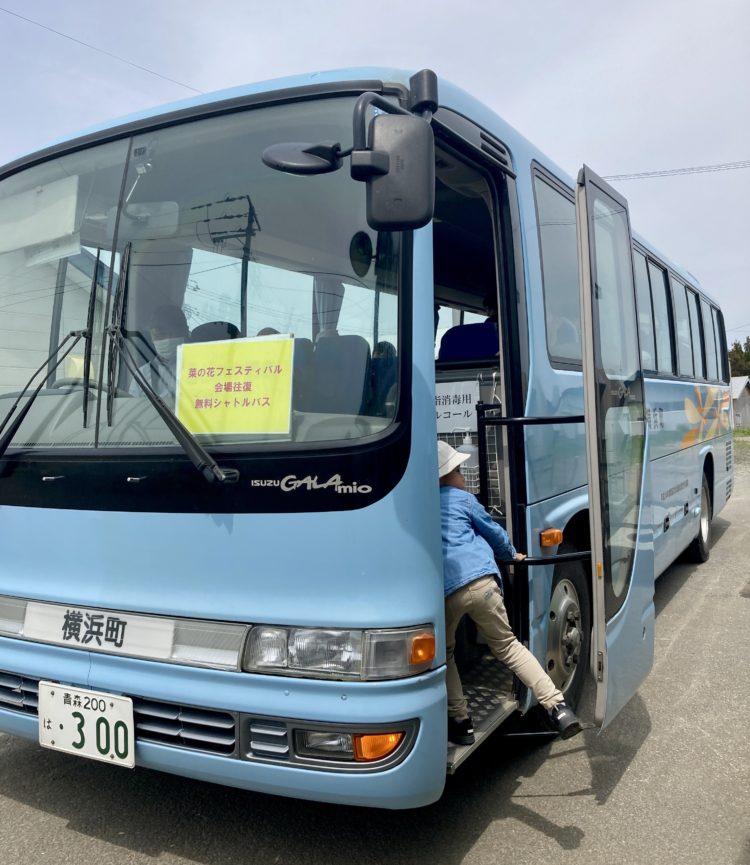 シャトルバス