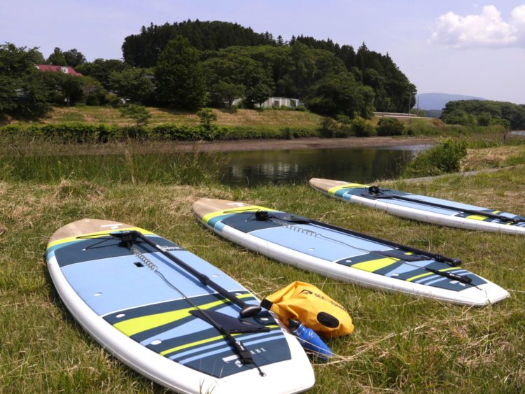 新井田川とSUPボード