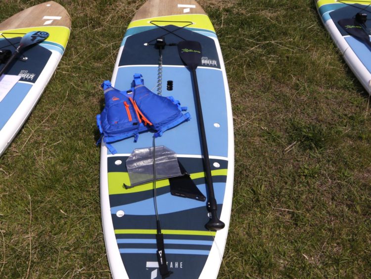 大津さんが準備してくれるSUP道具一式